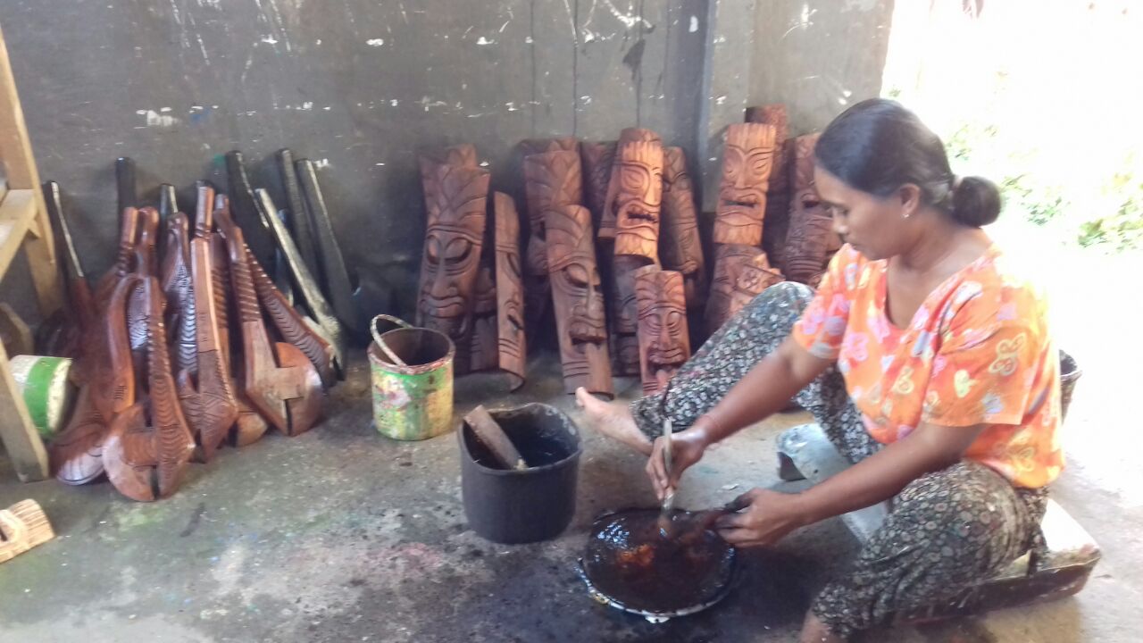 Workshop tiki carving - bali handicrafts